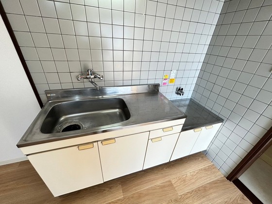 キッチン　※別部屋の写真です