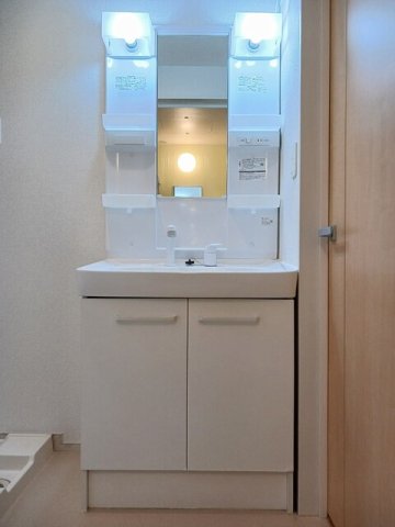 洗面設備　コンパクトで使いやすい洗面所