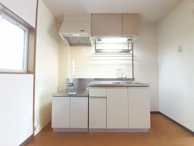 キッチン　コンパクトなキッチンで掃除もラクラク