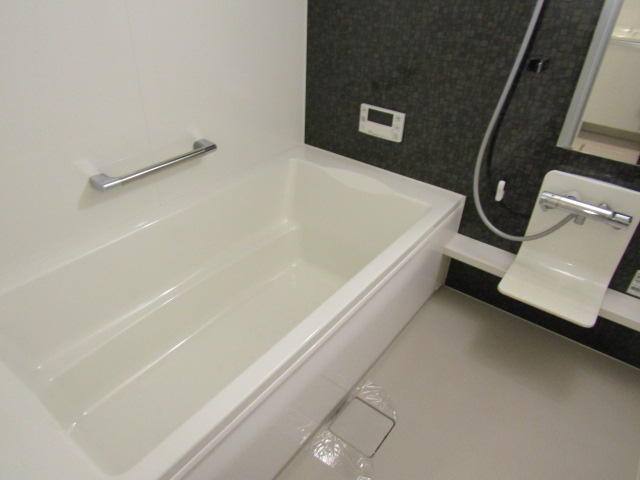 バス・シャワールーム　※同メーカー施工の類似物件の写真です※
