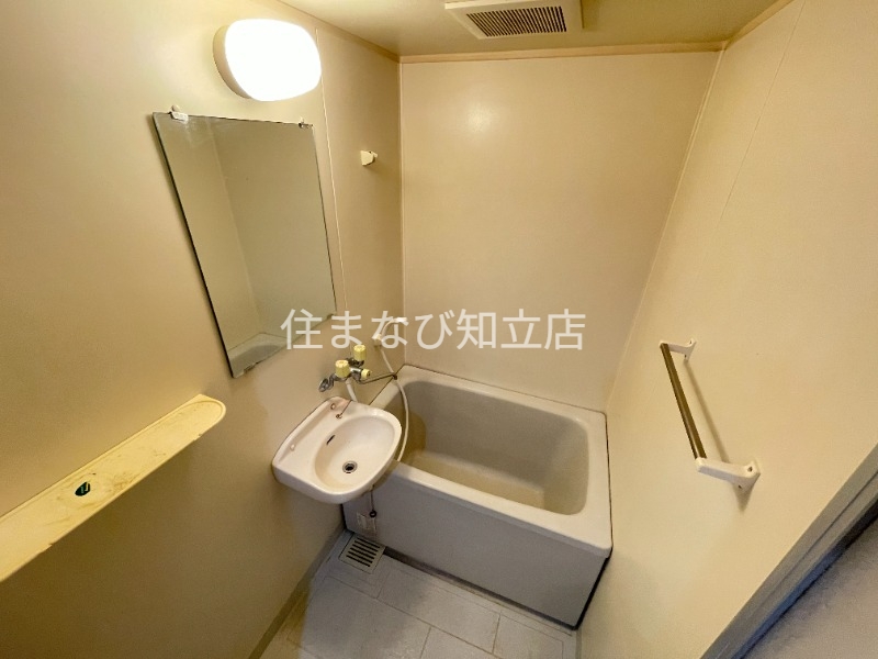 バス・シャワールーム　反転・同型別部屋写真