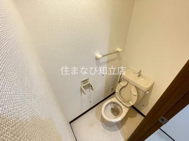 トイレ　反転・同型別部屋写真