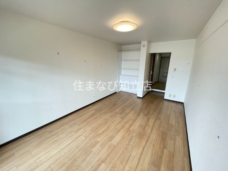 居室・リビング　反転・同型別部屋写真