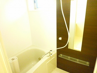 バス・シャワールーム　窓付きシステムバス