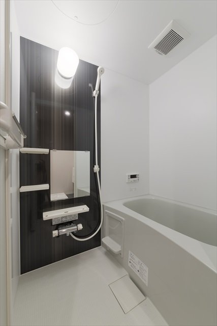 バス・シャワールーム　追い焚き機能付きです♪