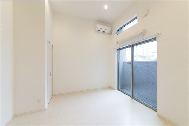 居室・リビング　床色が明るくて綺麗です♪