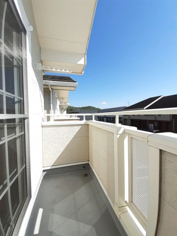 バルコニー　バルコニーからの眺めを楽しみながら食事をしませんか