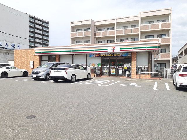 コンビニ　セブンイレブン前原波多江店（コンビニ）まで1000m