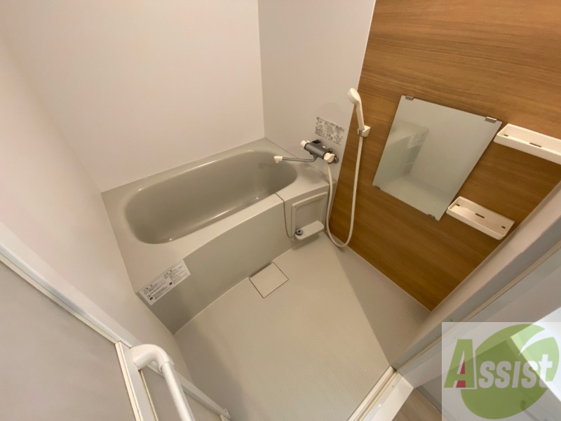 バス・シャワールーム　お風呂になります。一日の疲れを癒してくださいね