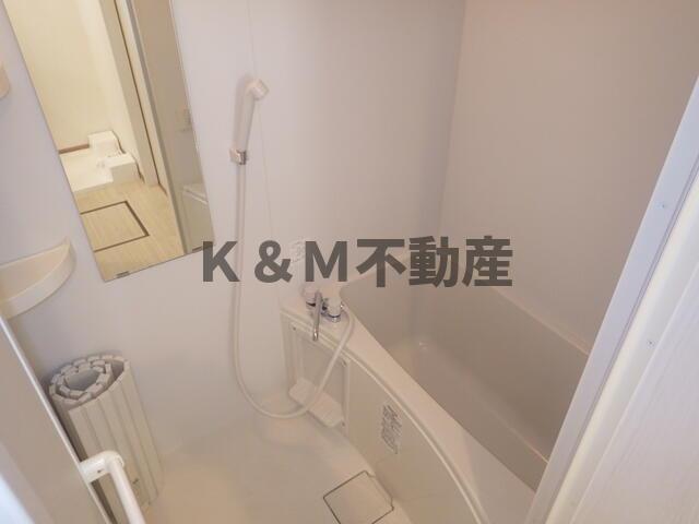 バス・シャワールーム　コンパクトで使いやすいお風呂です