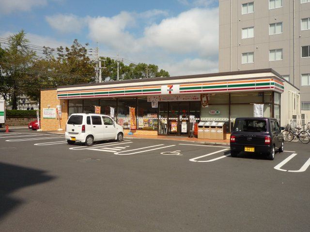 コンビニ　セブンイレブン（コンビニ）まで110m