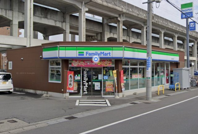 コンビニ　ファミリーマート　岐阜松鴻町店（コンビニ）まで232m