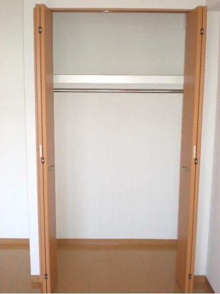 収納　ハンガーパイプ付きのクローゼット