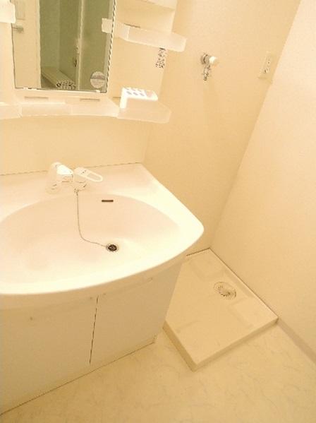 その他設備　防水パン付きの室内洗濯機置場