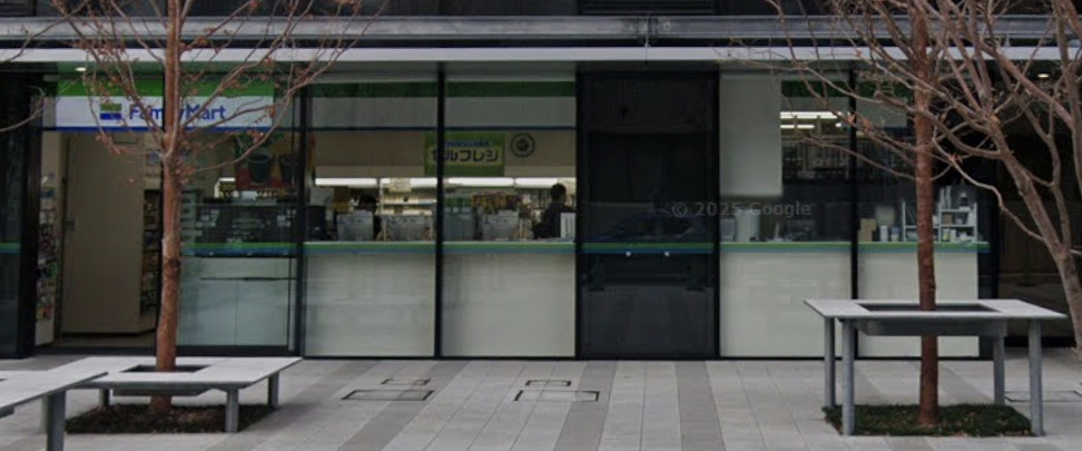 コンビニ　ファミリーマート 博多イーストテラス/S店（コンビニ）まで444m