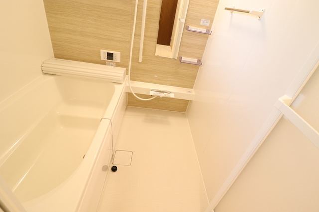 バス・シャワールーム　１０２　浴室