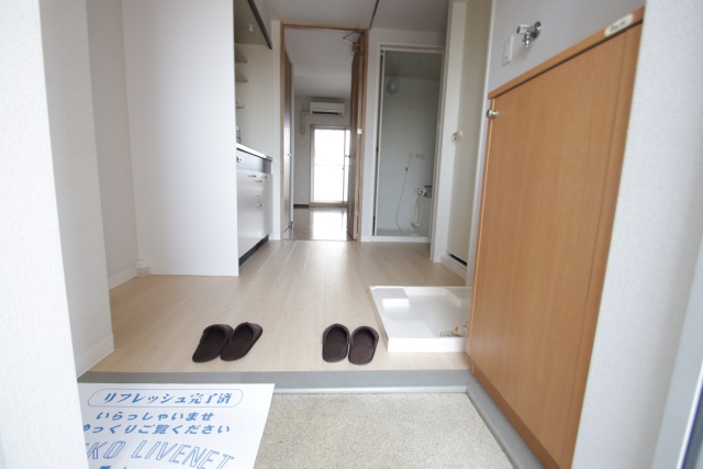 玄関　※別室の参考写真の為、現況優先です。