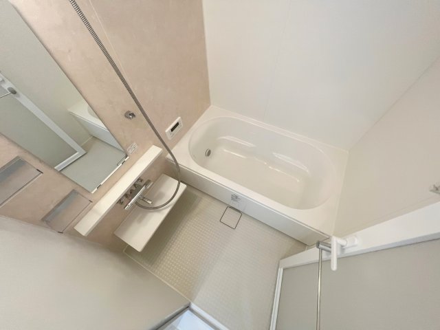 バス・シャワールーム　広めのお風呂は一日の疲れを癒してくれます。