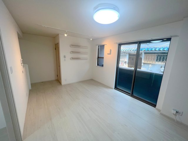 居室・リビング　明るく広々としたリビングです。