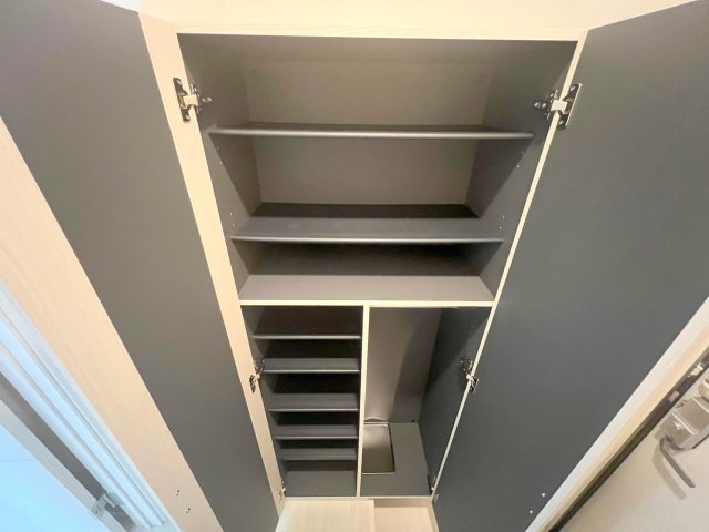 収納　玄関にはコンパクトなシューズボックスもあります。