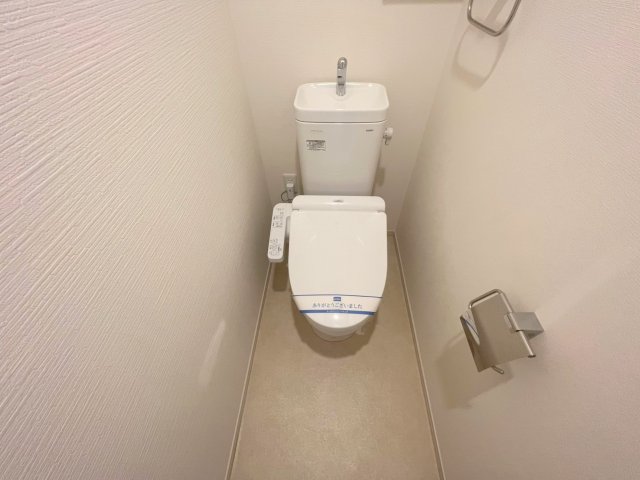 トイレ　清潔感のあるトイレは、誰もがリラックスできる空間です。