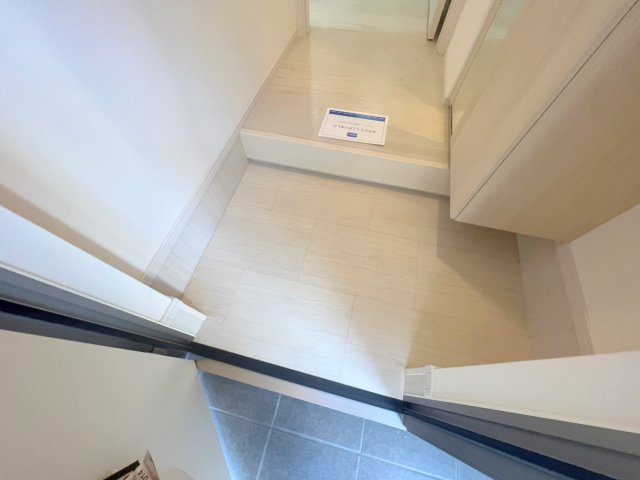 玄関　玄関が大きいと、とても解放感があります。