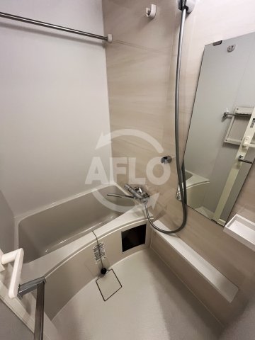 バス・シャワールーム　コンフォリア・リヴ博労町一丁目Q　浴室