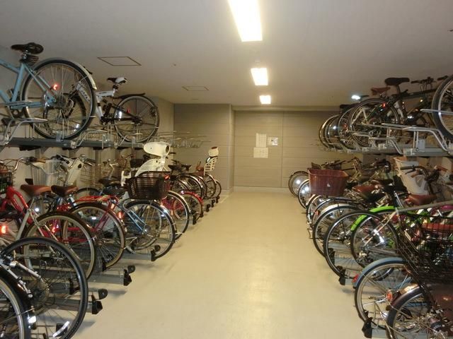 その他共有部分　★屋根付きの駐輪場です★