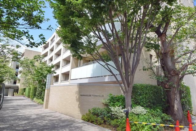 建物外観　★分譲タイプ・お洒落な外観タイル貼り・南東向き日当たり良好…