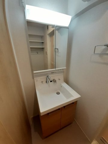 洗面設備　スペースが確保できる洗面所です