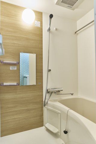 バス・シャワールーム　コンパクトで使いやすいお風呂です