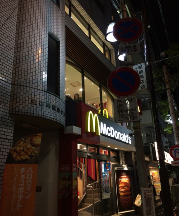 飲食店　マクドナルド 早稲田駅前店（飲食店）まで106m