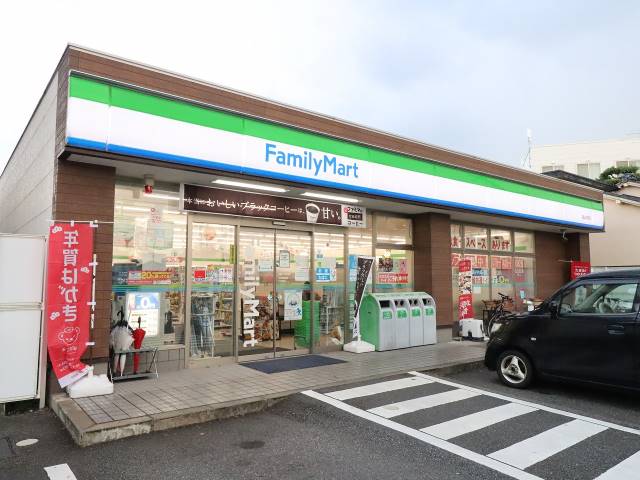 コンビニ　ファミリーマート（コンビニ）まで275m