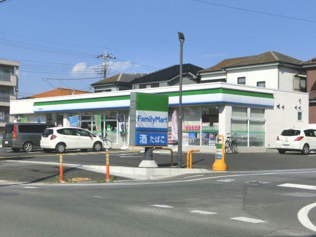 コンビニ　ファミリーマート坂戸花影町店（コンビニ）まで391m