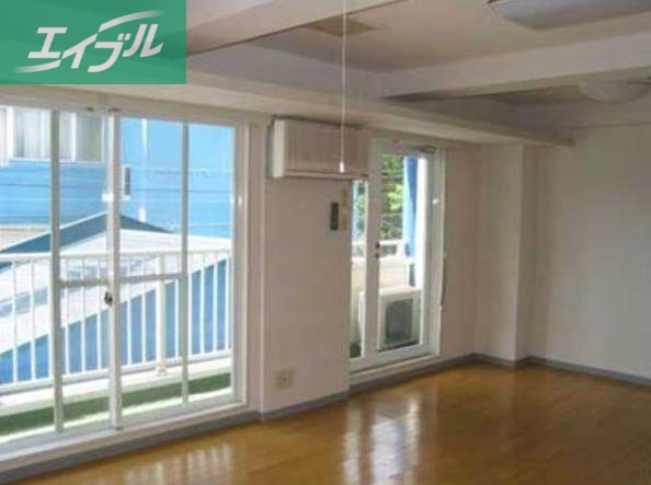 居室・リビング　同物件の別のお部屋の写真です。実際とは異なります。