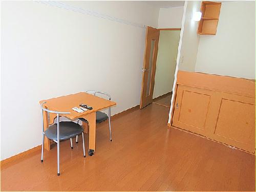 居室・リビング　ハイベッドタイプのお部屋です