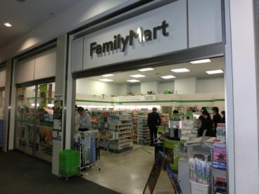 コンビニ　ファミリーマート横浜ビジネスパーク店（コンビニ）まで610m