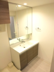 洗面設備　脱衣スペースもあります