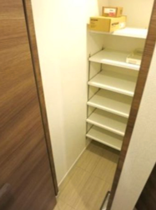 玄関　収納もある玄関です