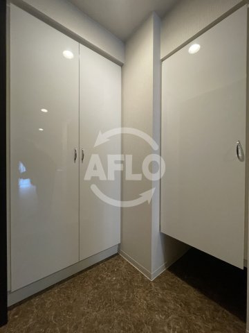 玄関　ネットフローラ立売堀　玄関廊下