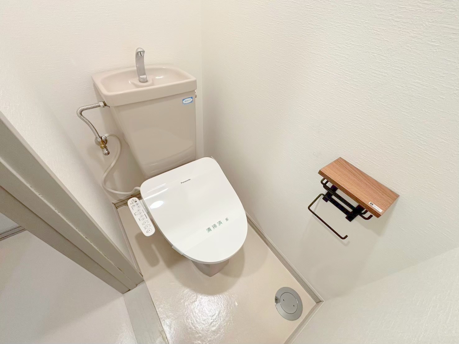 トイレ　温水洗浄暖房便座+物置ホルダー◎