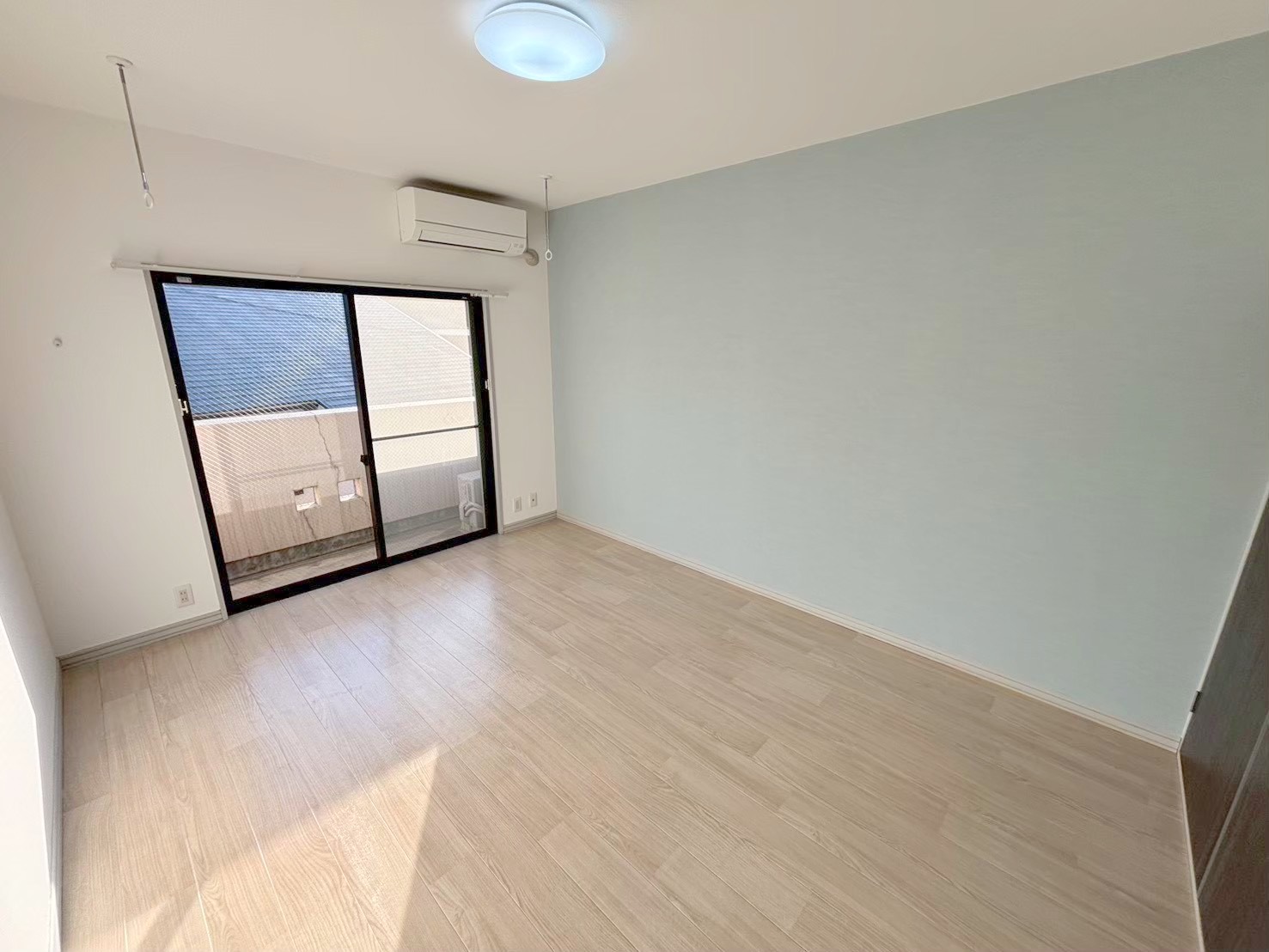 居室・リビング　嬉しい角部屋☆