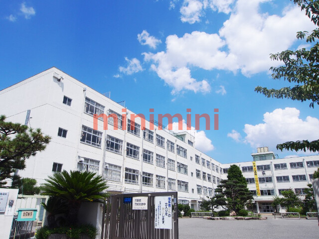 中学校　高槻市立第十中学校（中学校）まで1449m