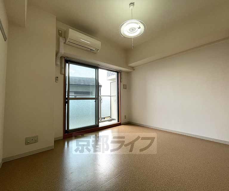 居室・リビング　落ち着いた雰囲気のお部屋です