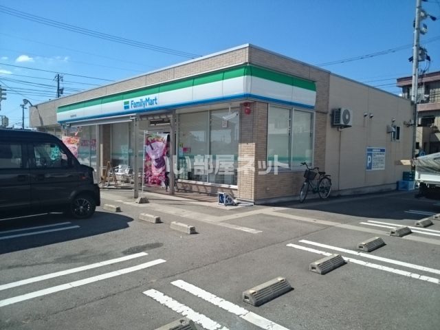 コンビニ　ファミリーマート 富山豊田本町店（コンビニ）まで1009m