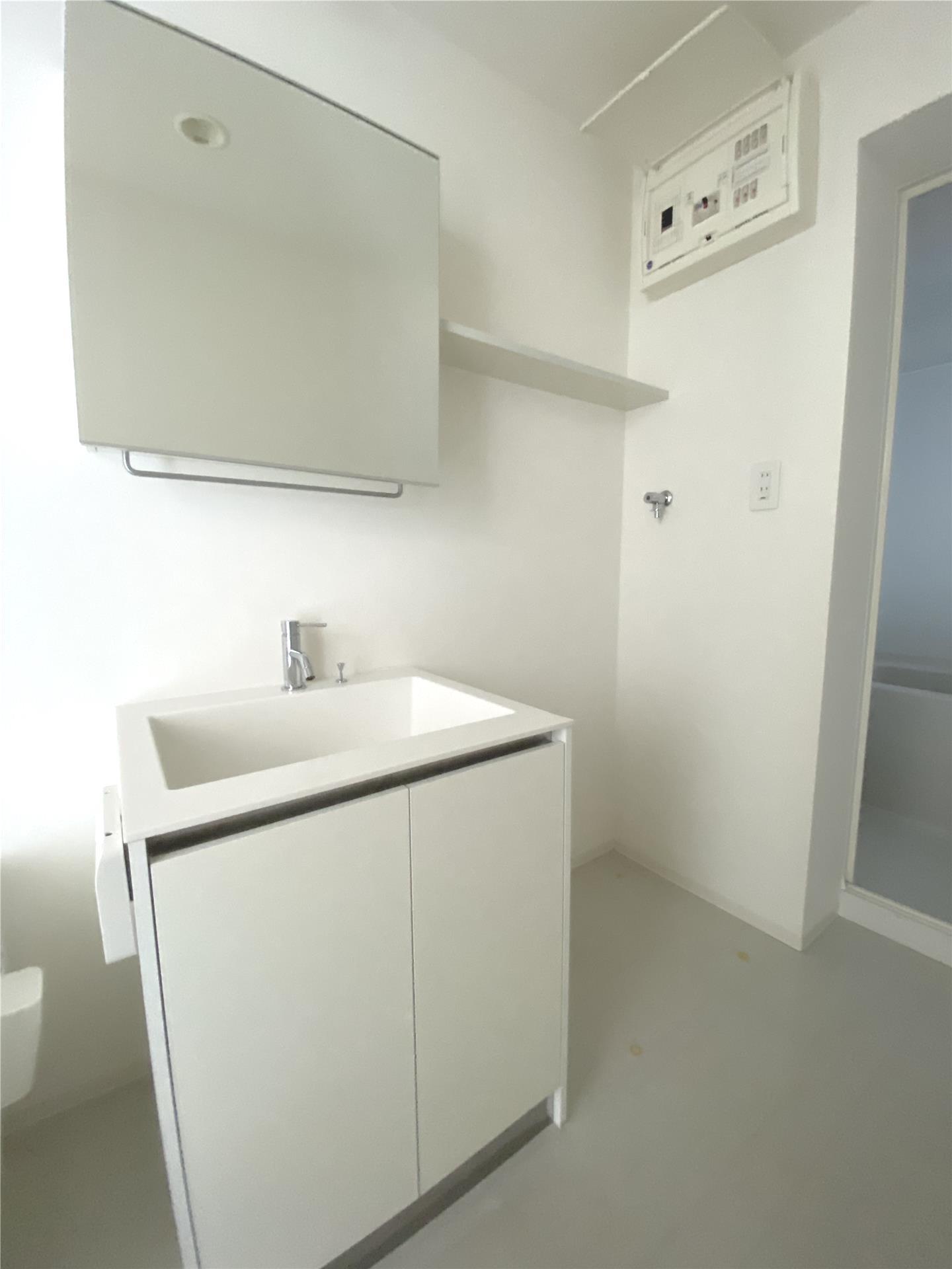 洗面設備　※反転しています。現状優先。