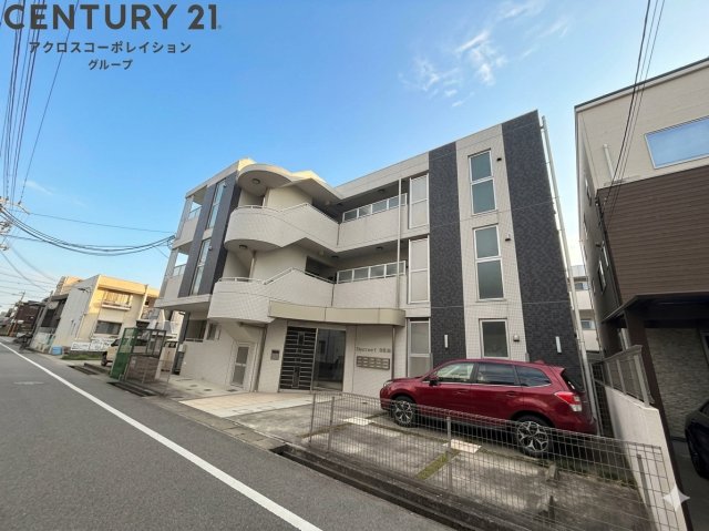 建物外観　オートロックで外部の人間が簡単に出入りできないため安心です。