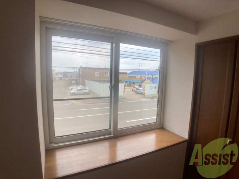 バルコニー　窓を開けると風通しも良く、気分も上がりそう！