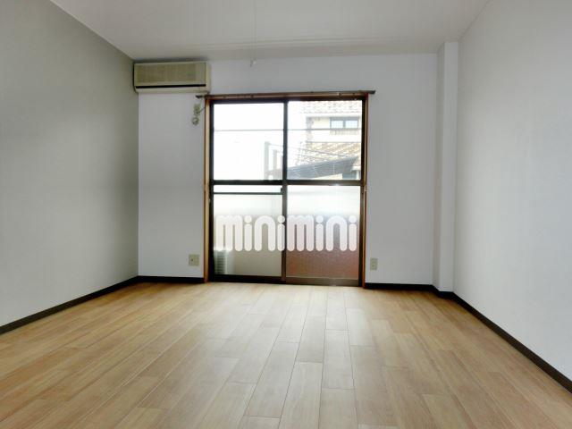 居室・リビング　同型のお部屋です。