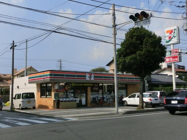コンビニ　セブンイレブン（コンビニ）まで590m